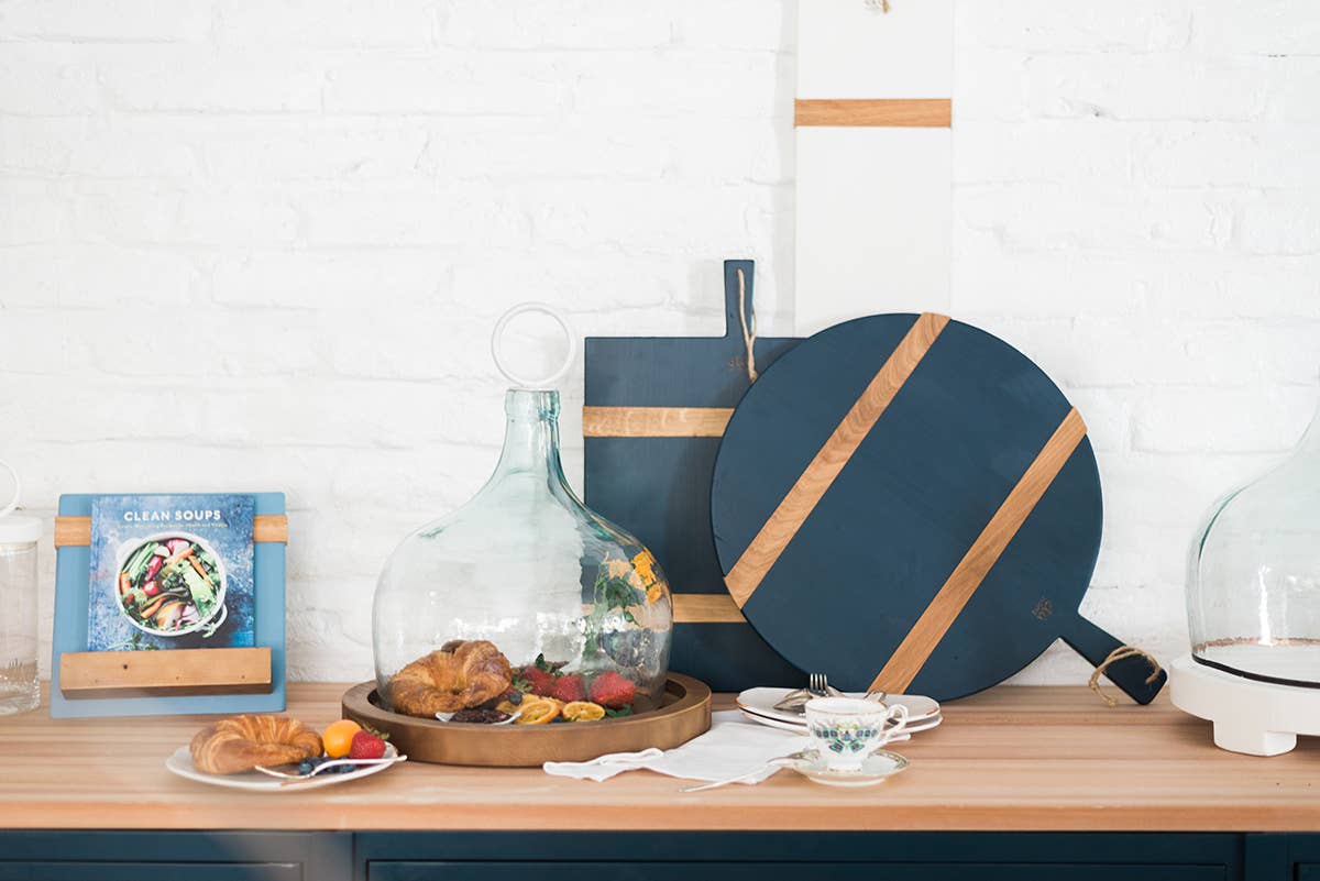 Etu Mod Charcuterie Cheese Board, Medium Round, Navy Blue - Gabrielle's Biloxi