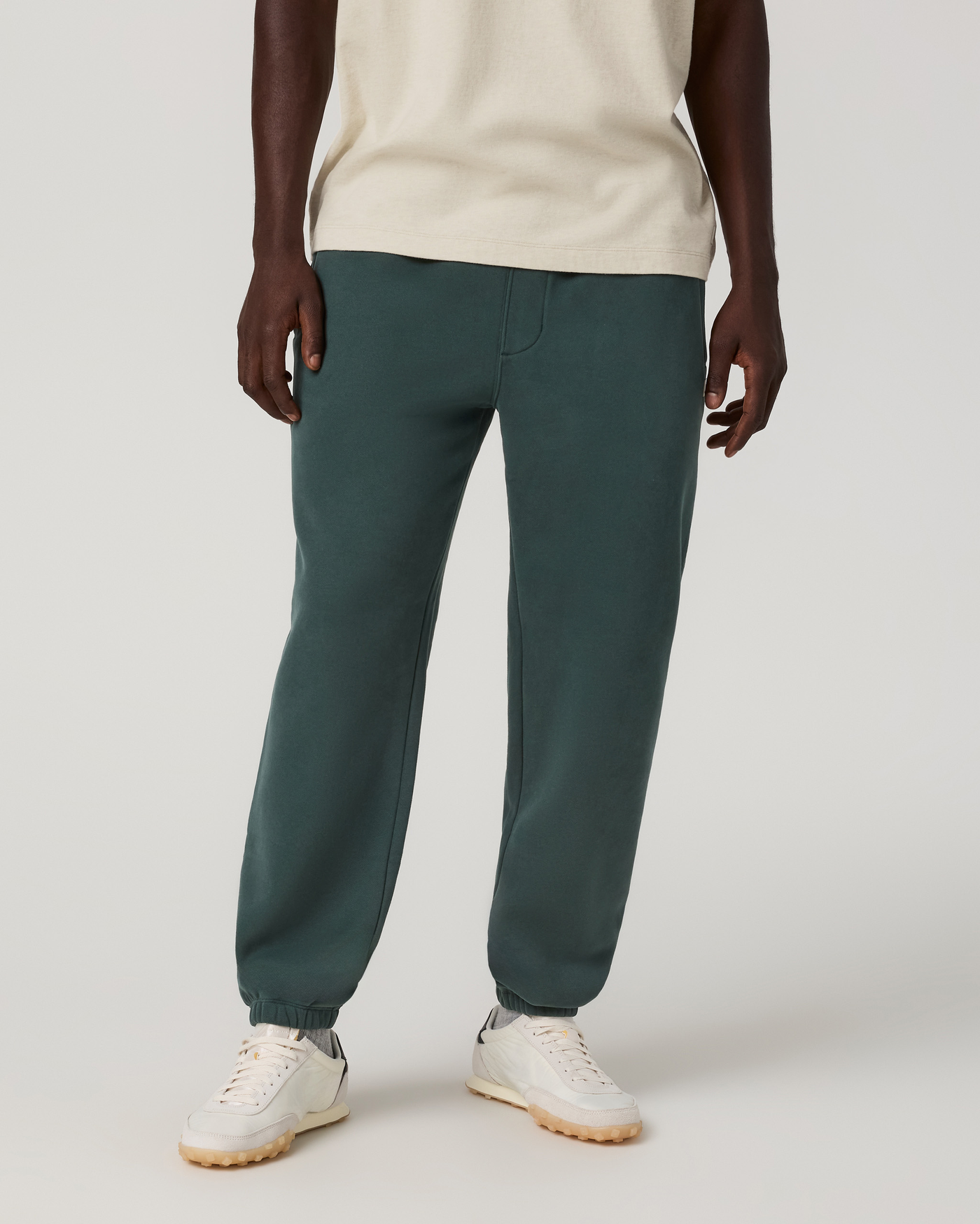 Vuori Seaside Sweatpant Relaxed 28" - Hemlock