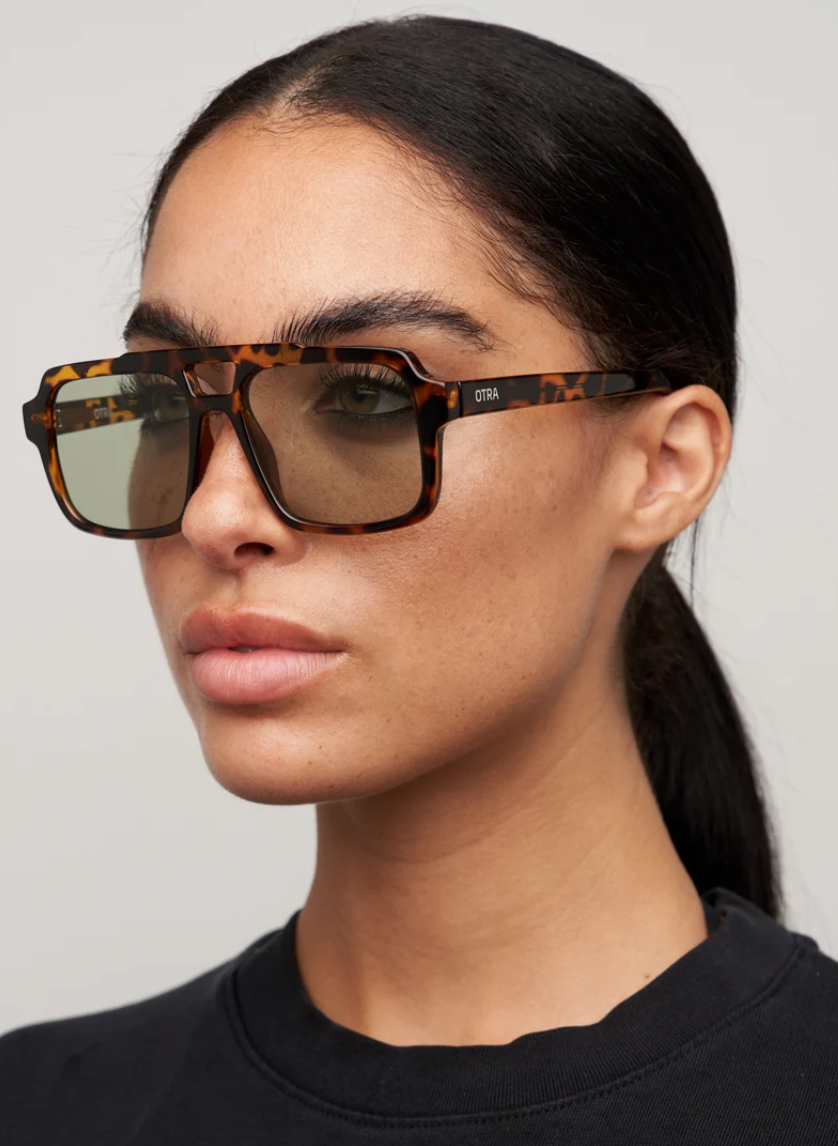 Otra Tame - Tort/ Light Green