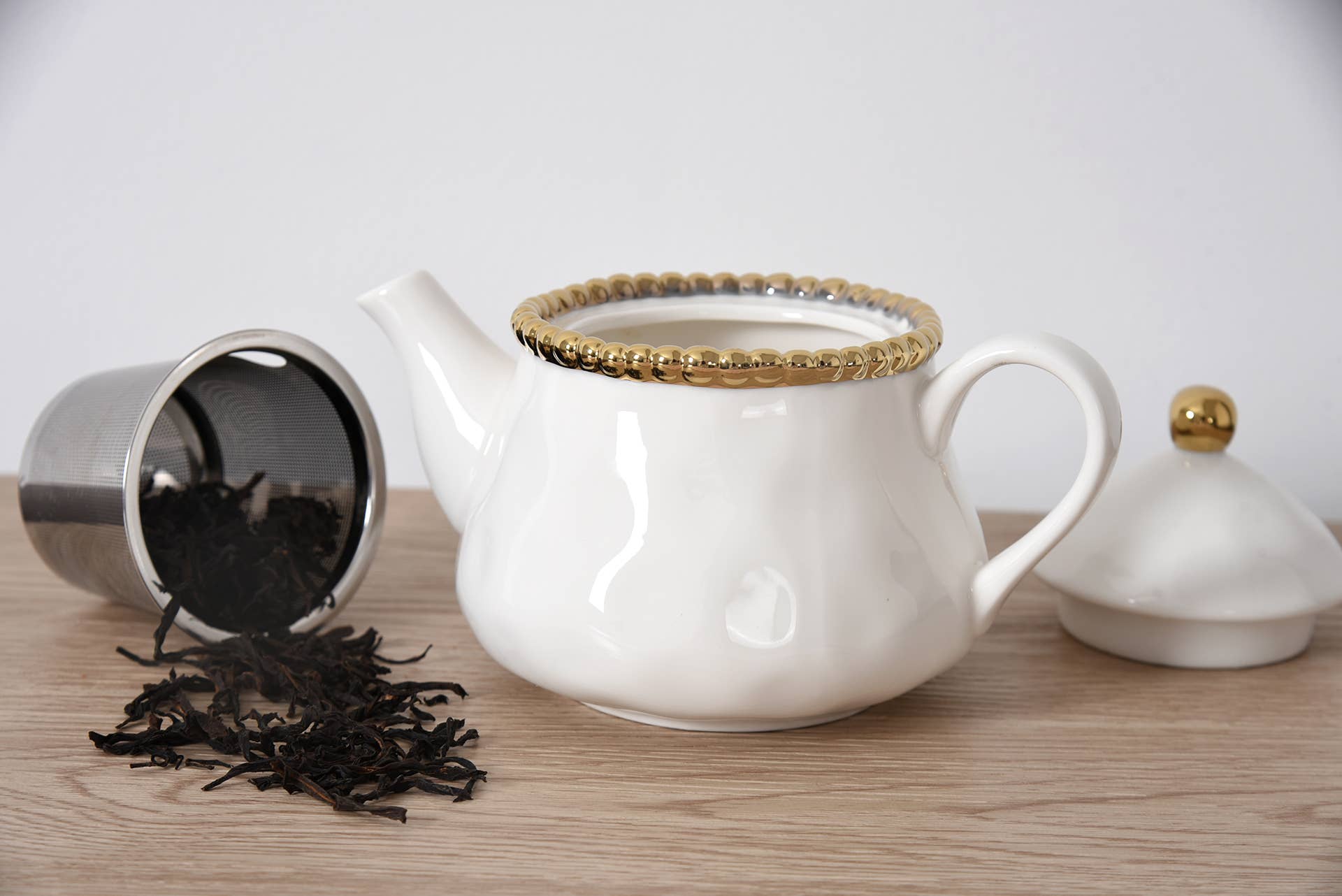 Pampa Bay Tea Pot - White & Gold - Gabrielle's Biloxi