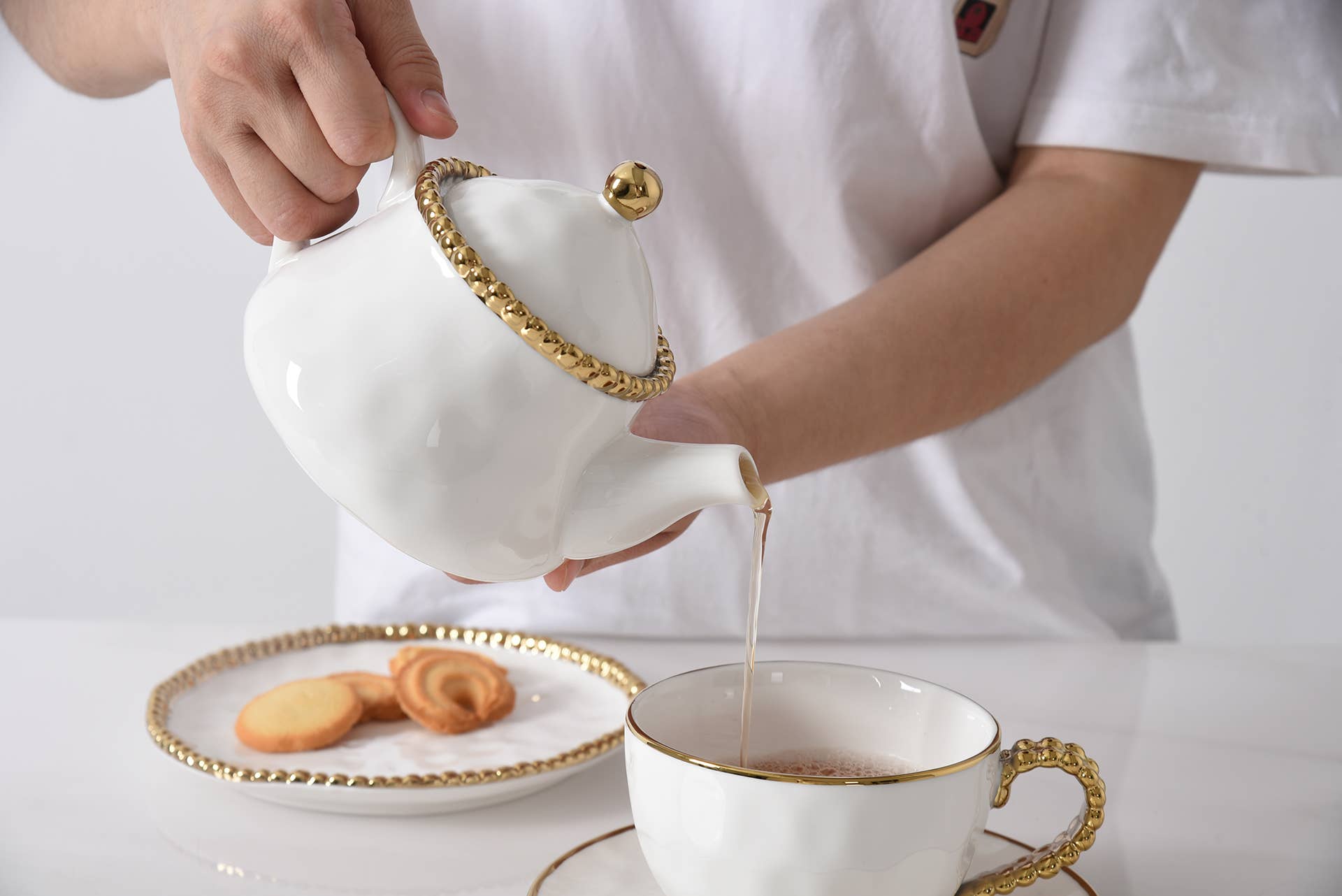 Pampa Bay Tea Pot - White & Gold - Gabrielle's Biloxi