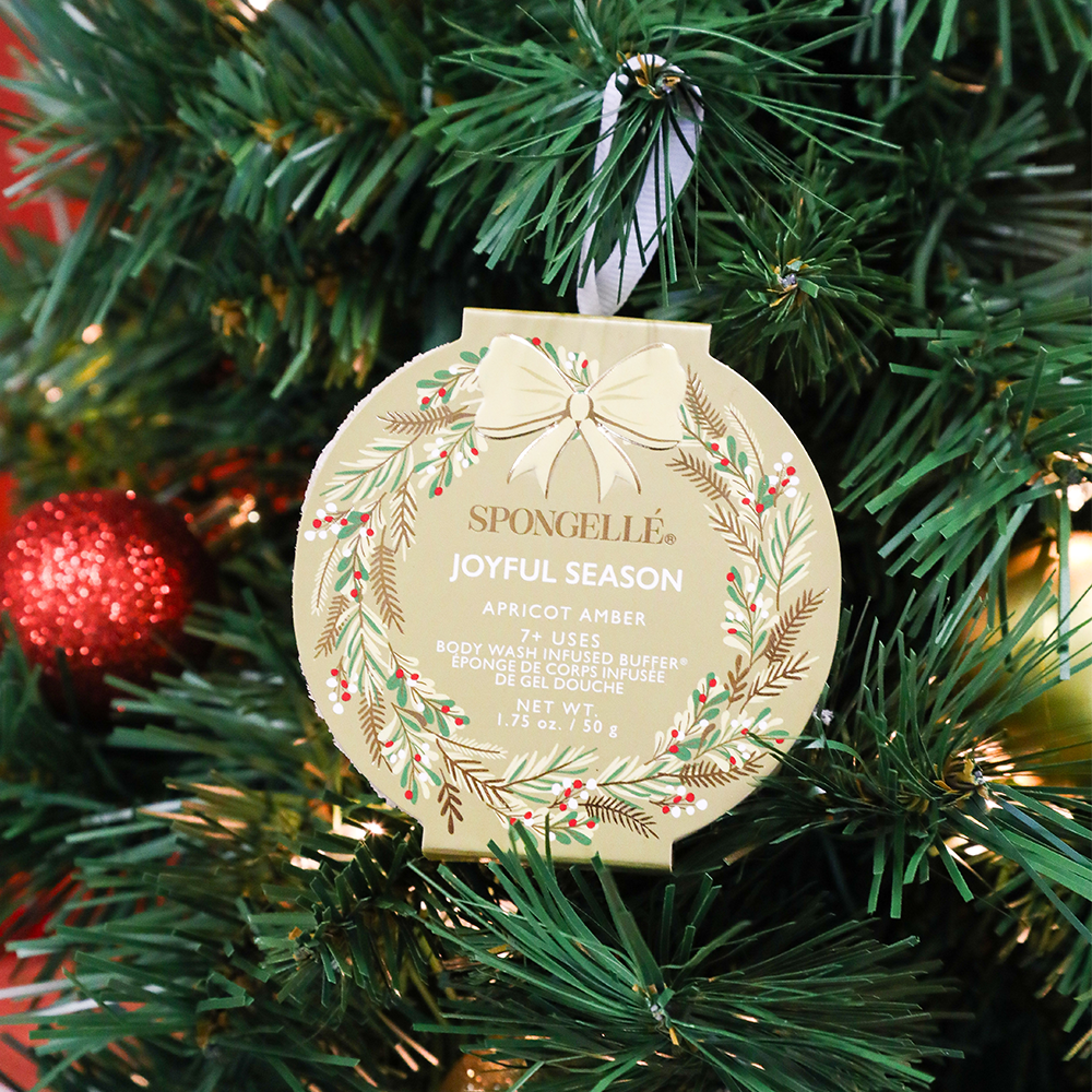 Spongellé Joyful Season Apricot Amber Holiday Wreath Body Buffer - Gabrielle's Biloxi