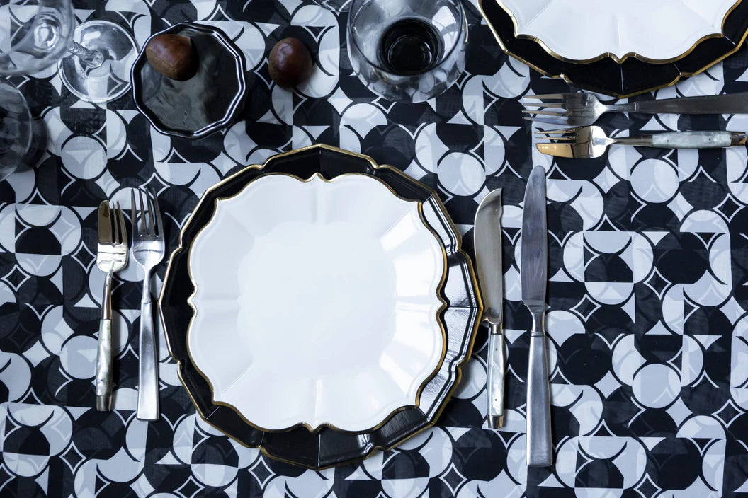Wavy Dinner Plate Everyday Black - Gabrielle's Biloxi