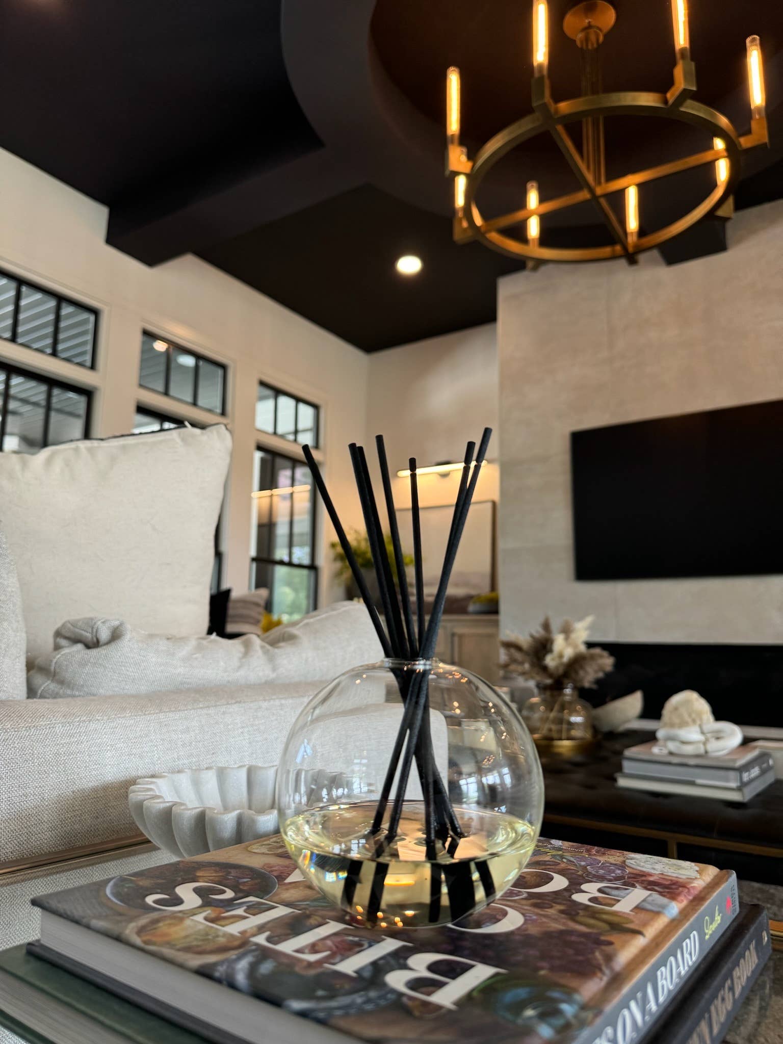Luxe Scented Diffuser Oil + Reeds - Hibiscus Rain - Gabrielle's Biloxi