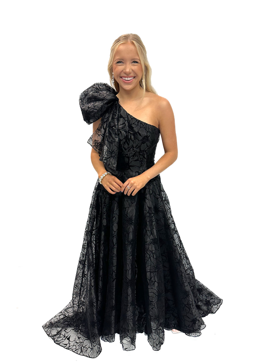 Black Halo Mirabella Gown - Blooming Veils | Gabrielle's Biloxi Black Halo Mirabella Gown - Blooming Veils | Gabrielle's Biloxi