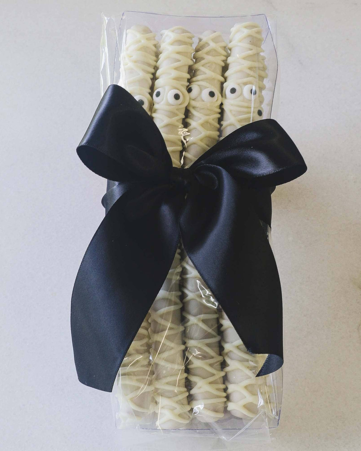 8pc Harvest White Chocolate Pretzel Rods - Mummy